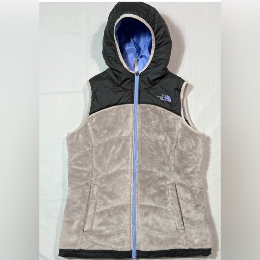 Girl’s reversible north face hooded vest . Size 10-12